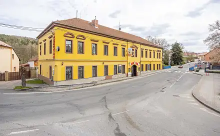 Prodej obchodních prostor 1 500 m², Eškova, Jince, okres Příbram