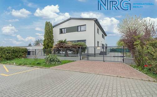 Pronájem domu 300 m² s pozemkem 776 m²
