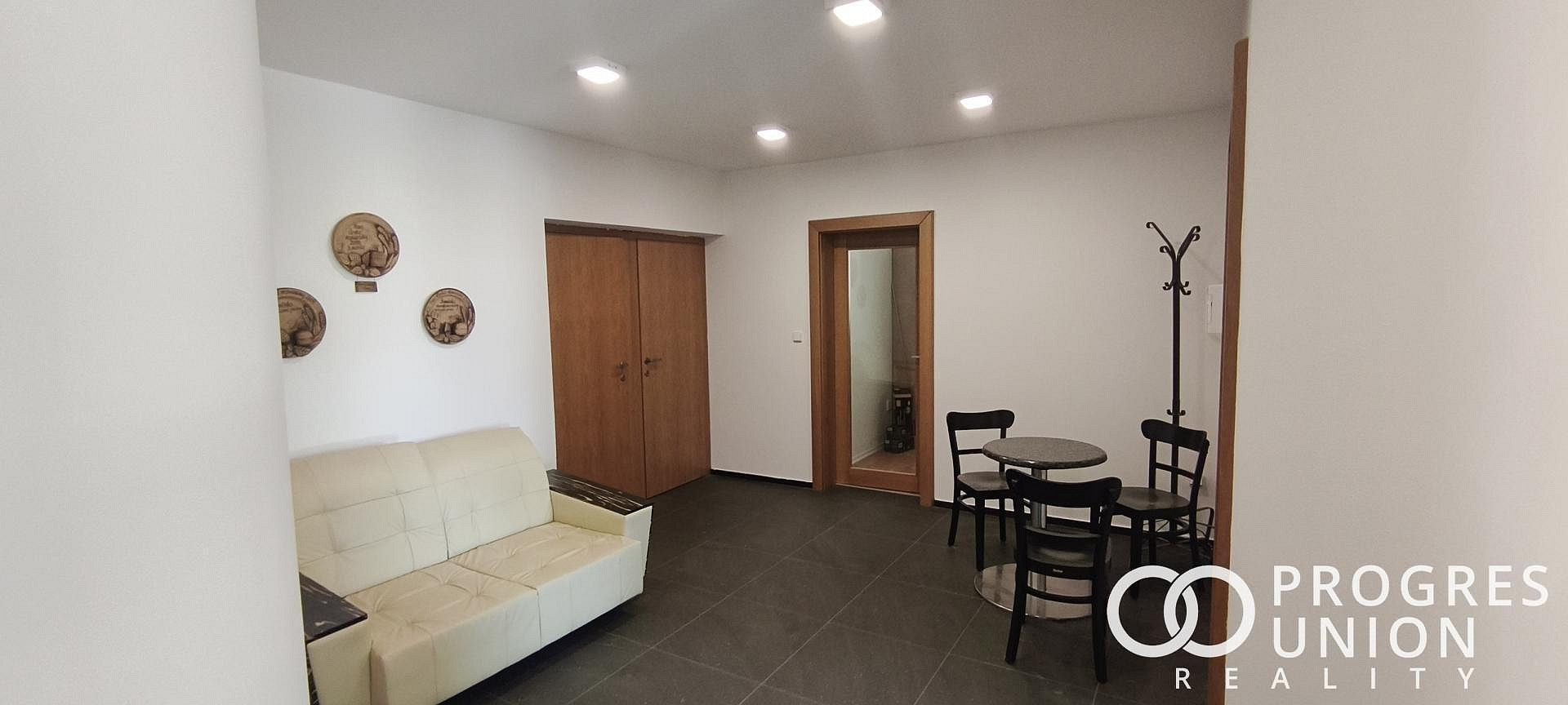 Pronájem kanceláře 90 m² – fotografie 5