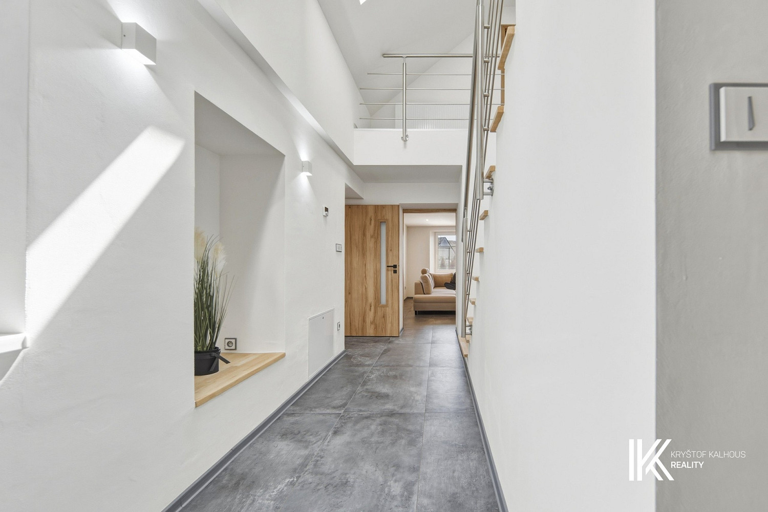Prodej domu 205 m² s pozemkem 368 m² – fotografie 2