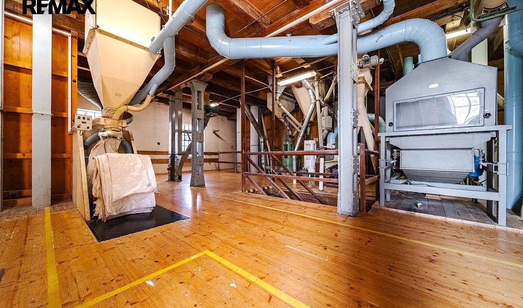 Prodej výrobních prostor 4 050 m², Pouzdřany – náhled fotky 33