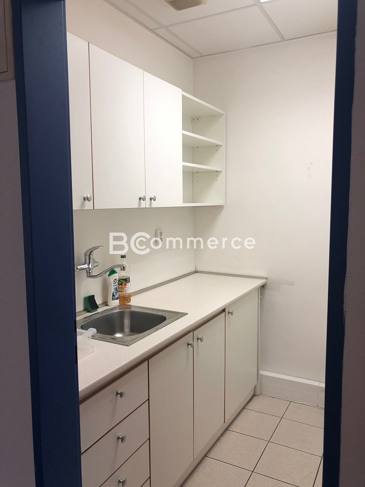 Pronájem kanceláře 135 m² – fotografie 5
