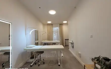 Pronájem obchodních prostor 57 m²