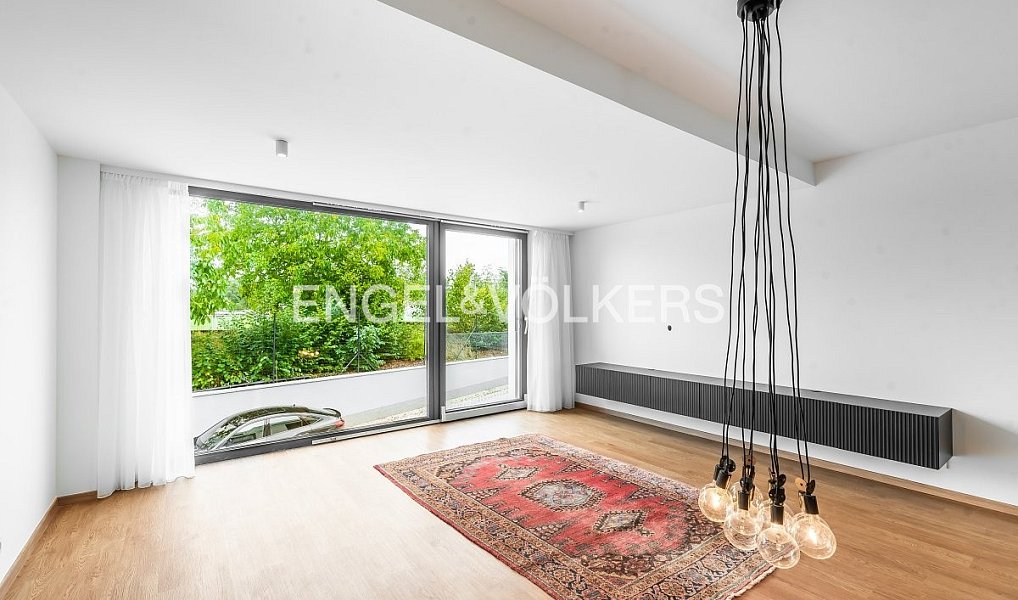 Pronájem domu 165 m² s pozemkem 120 m², Praha – fotka 1 z 17