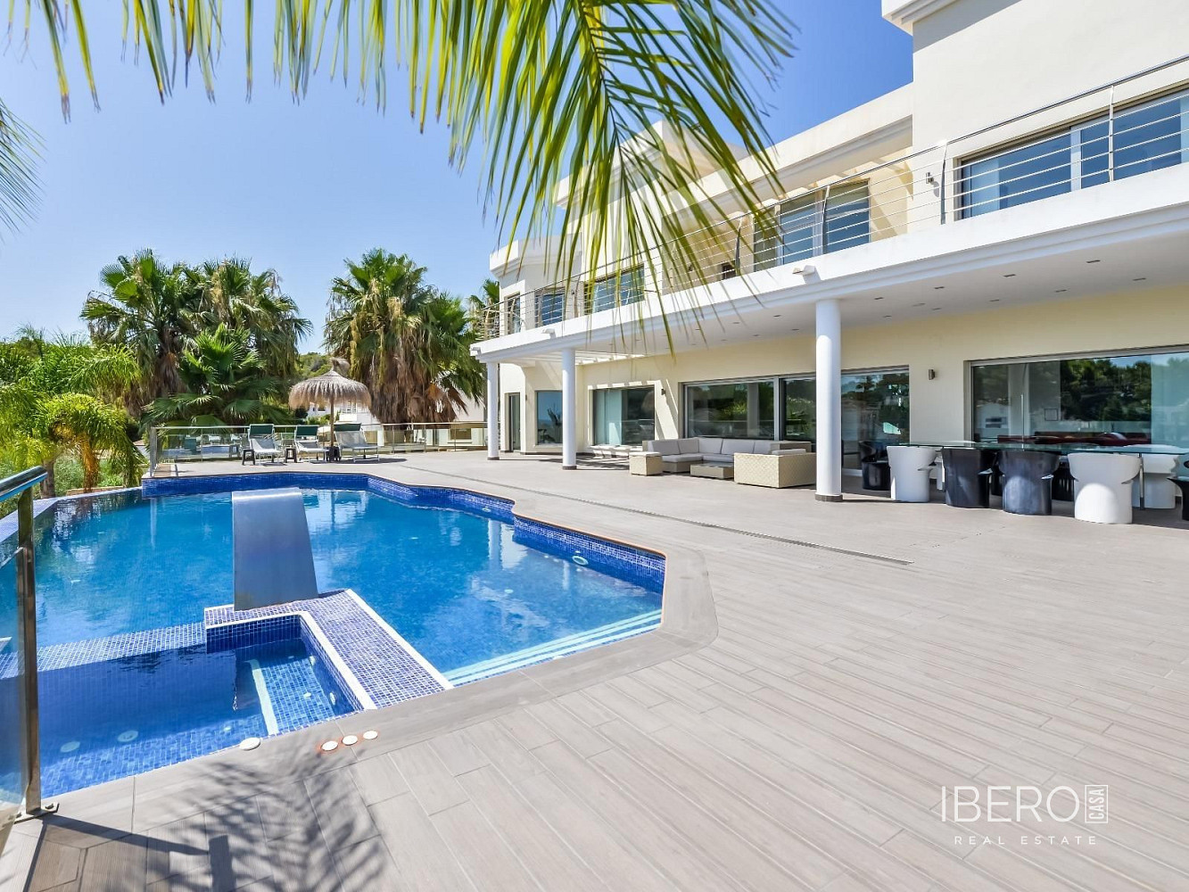Prodej domu 585 m² s pozemkem 1 842 m²