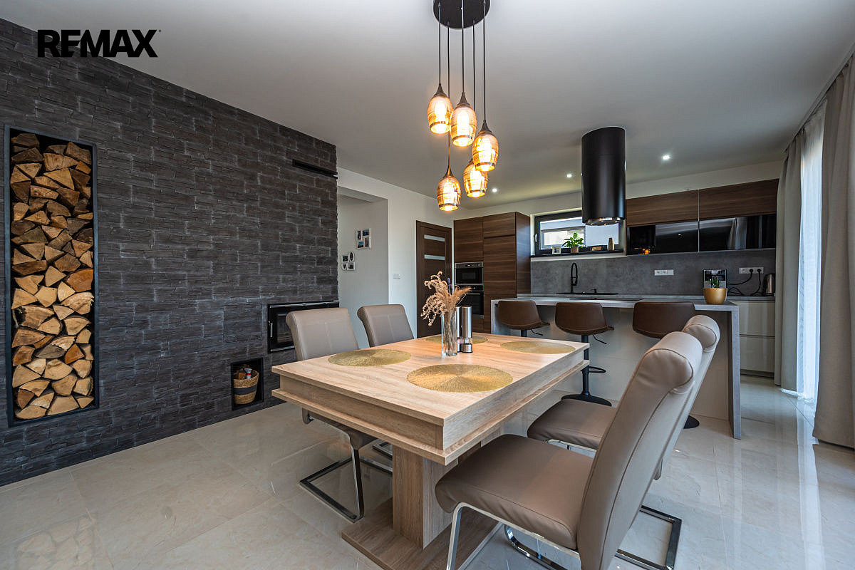 Prodej domu 224 m² s pozemkem 813 m² – fotografie 2