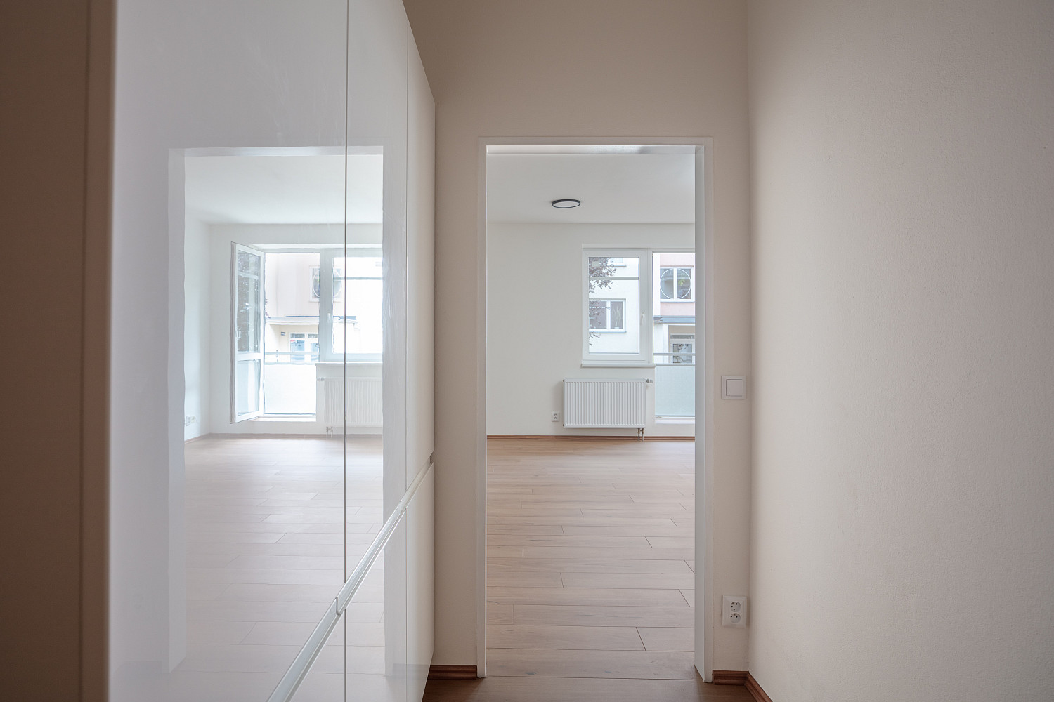 Pronájem bytu 1+kk 36 m² – fotografie 3