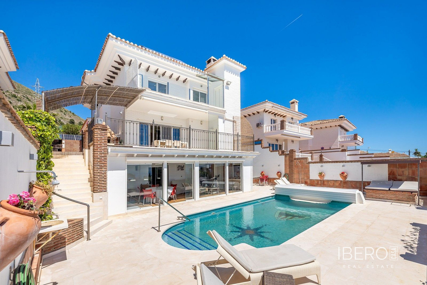 Prodej domu 321 m² s pozemkem 565 m²