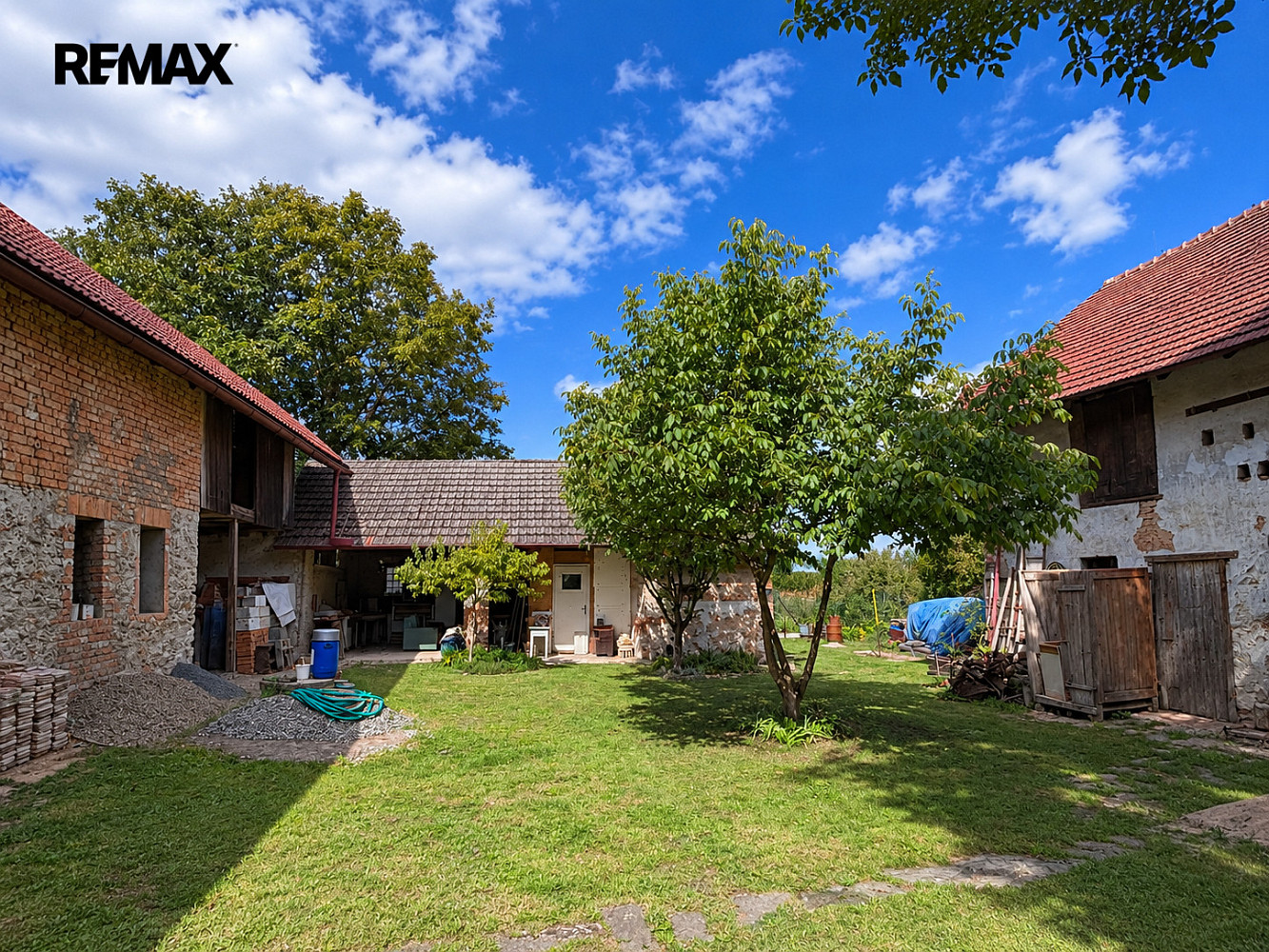 Prodej domu 110 m² s pozemkem 2 489 m² – fotografie 2