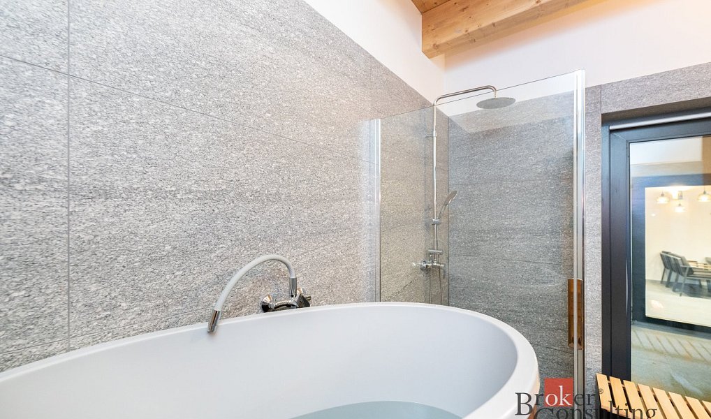 Prodej domu 214 m² s pozemkem 350 m², Trutnov – náhled fotky 23