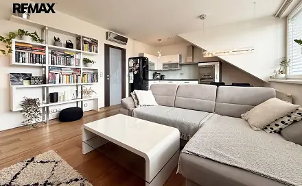 Prodej bytu 3+kk 69 m², Průběžná, Praha 10 - Strašnice