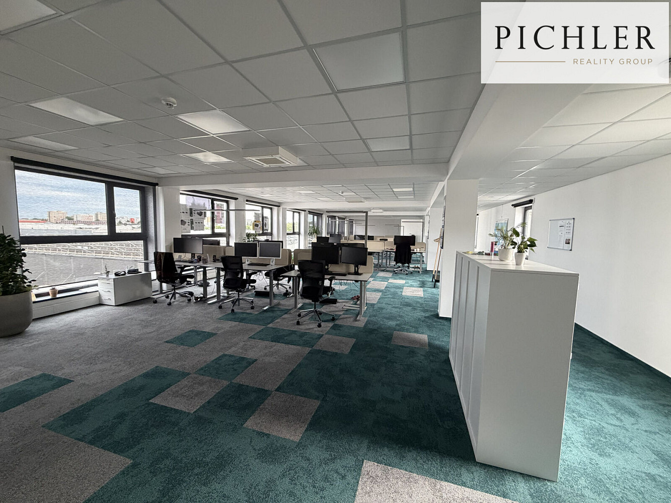 Pronájem kanceláře 571 m² – fotografie 3