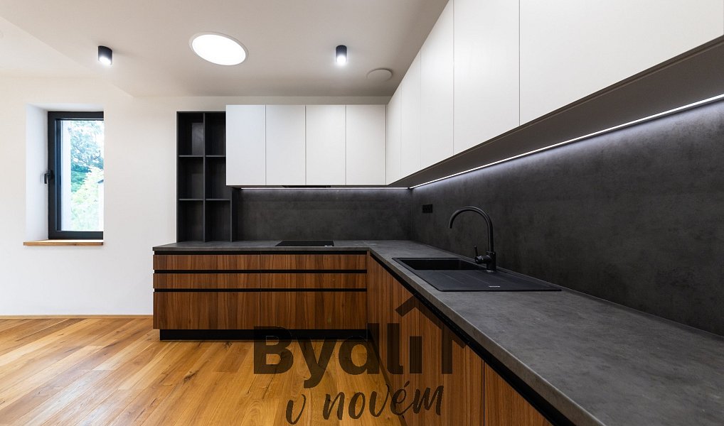 Prodej domu 184 m² s pozemkem 666 m², Fryšták – náhled fotky 7