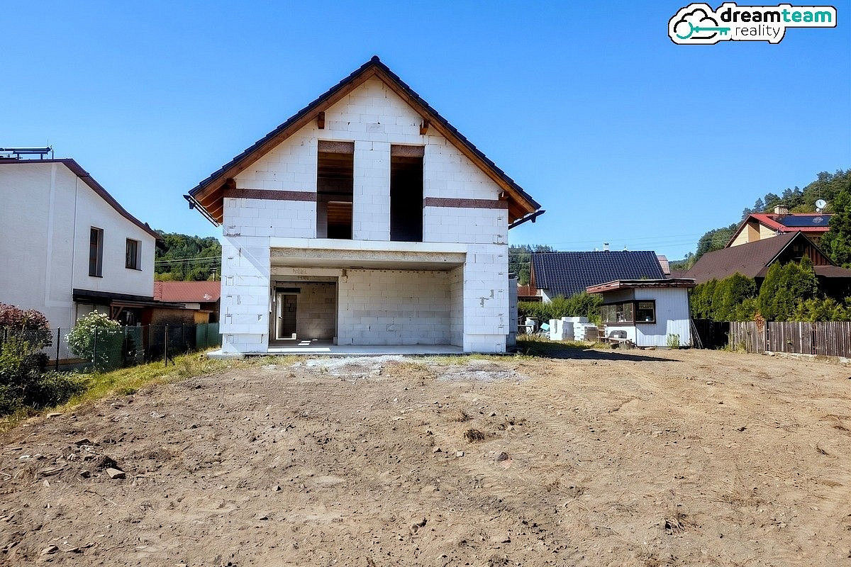 Prodej domu 276 m² s pozemkem 1 147 m²