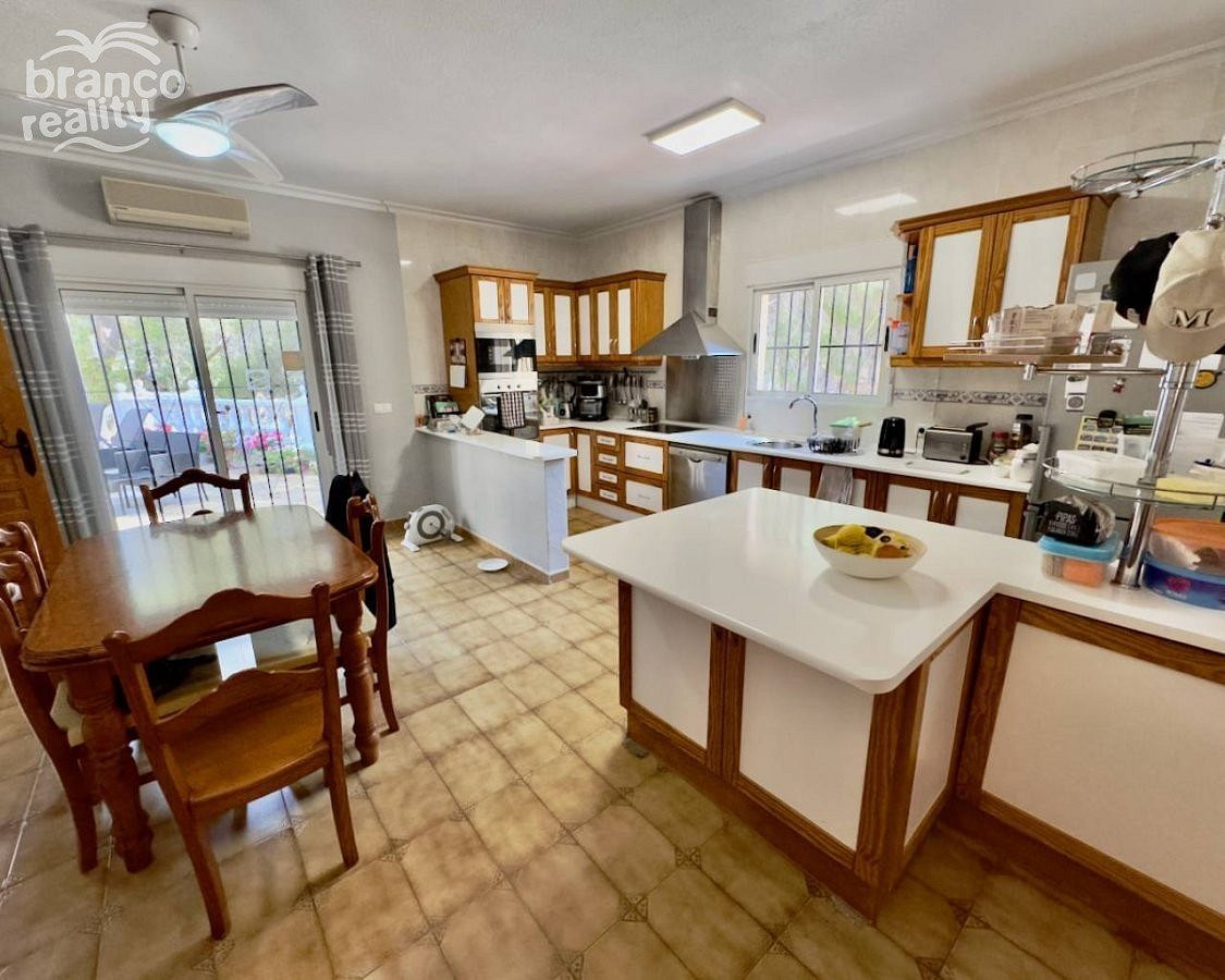Prodej domu 320 m² s pozemkem 2 000 m² - Vista 2