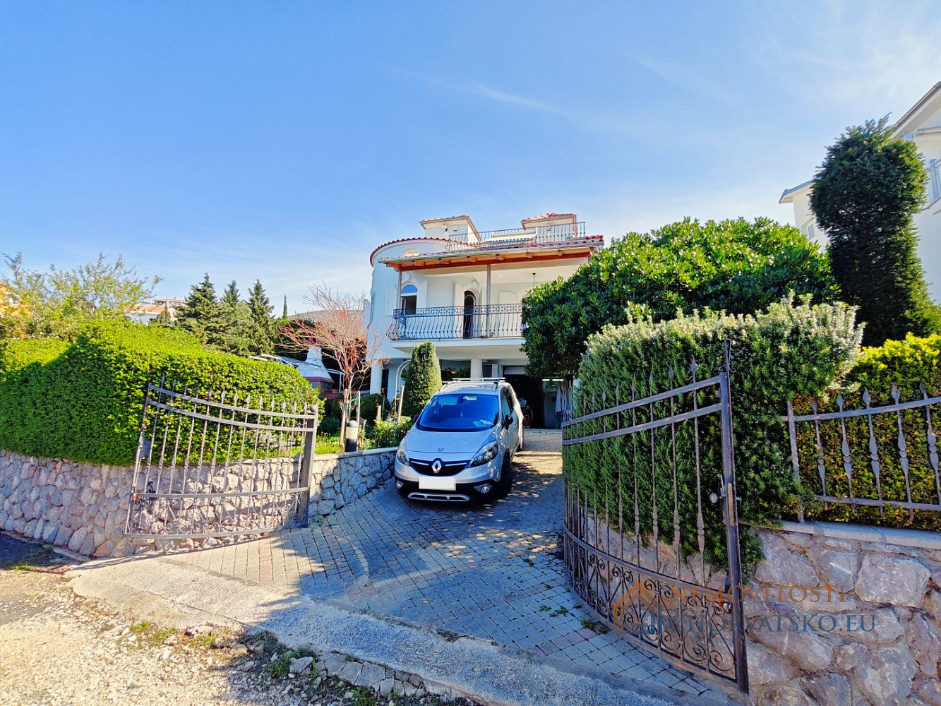 Prodej domu 250 m² s pozemkem 430 m² – pohled 3