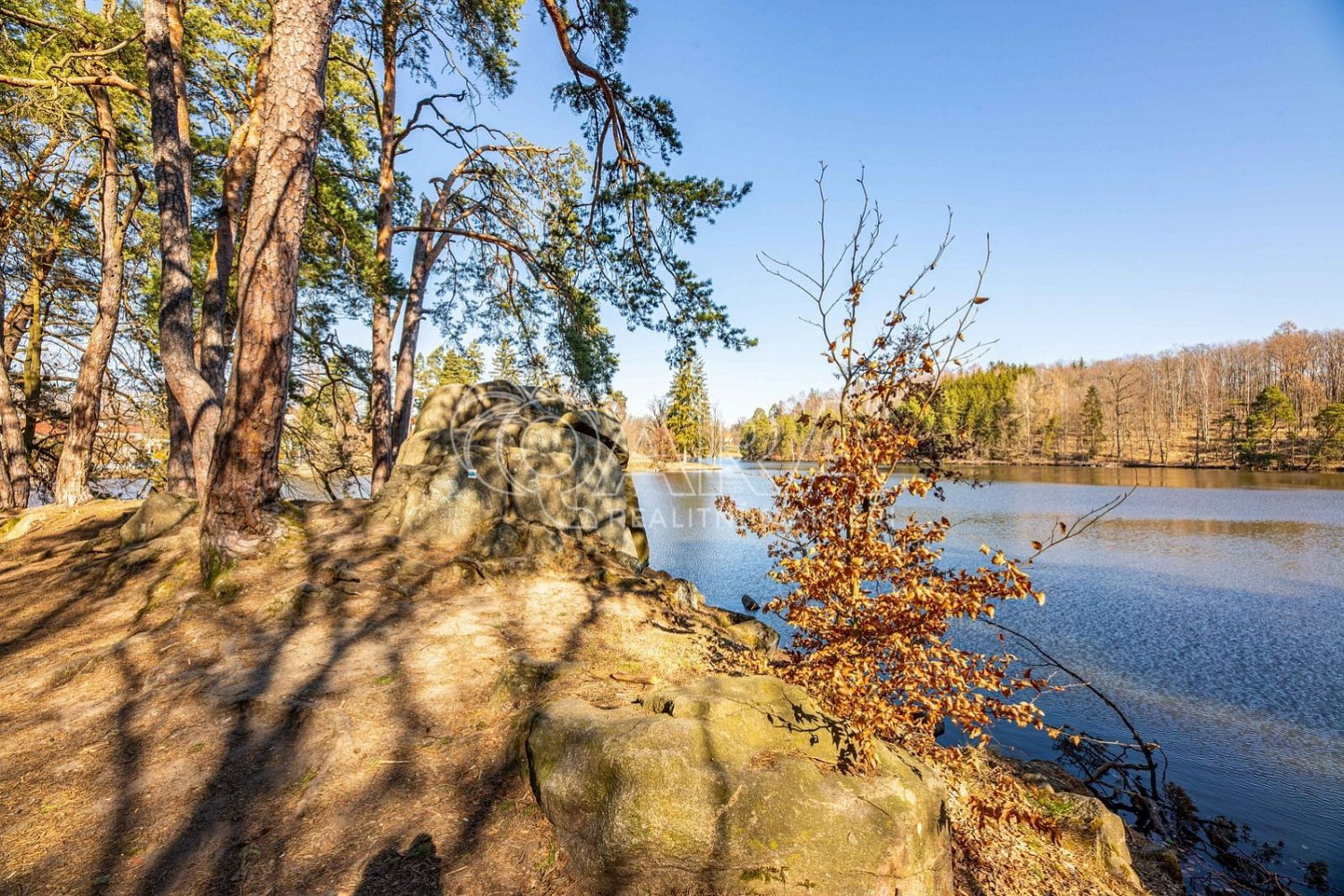 Prodej stavebního pozemku 1 032 m² – pohled 2