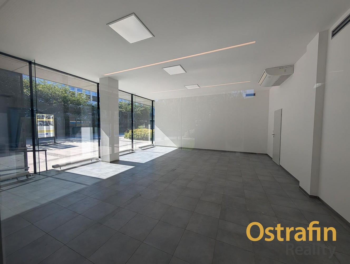 Pronájem obchodních prostor 150 m² – fotografie 3