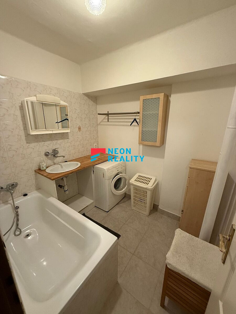 Pronájem bytu 2+1 56 m² – pohled 3
