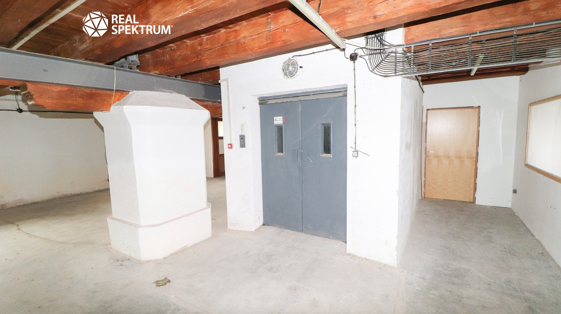 Pronájem skladovacích prostor 1 655 m² – fotografie 4
