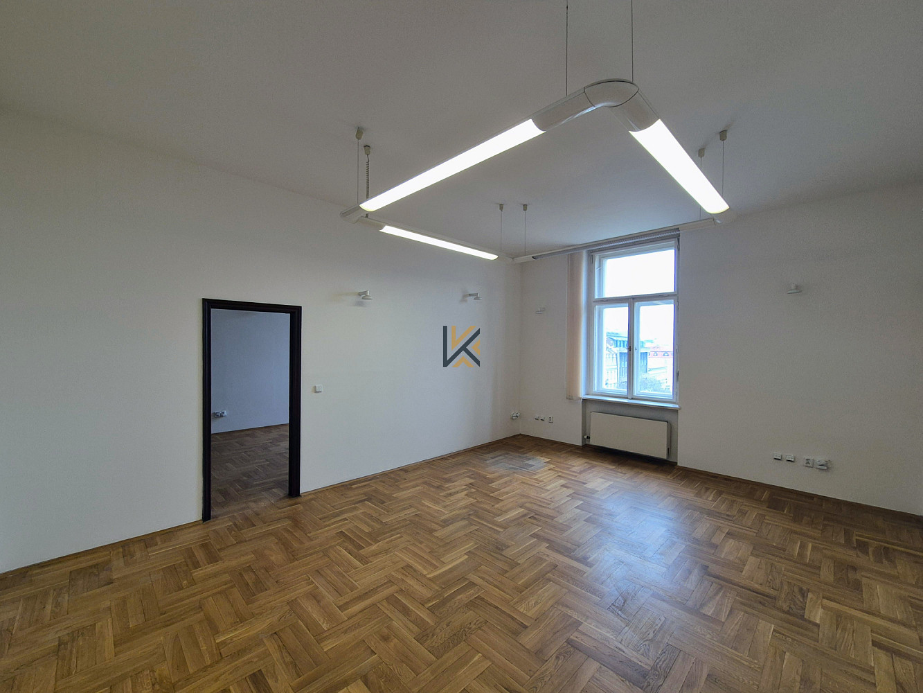 Pronájem kanceláře 90 m² – fotografie 2