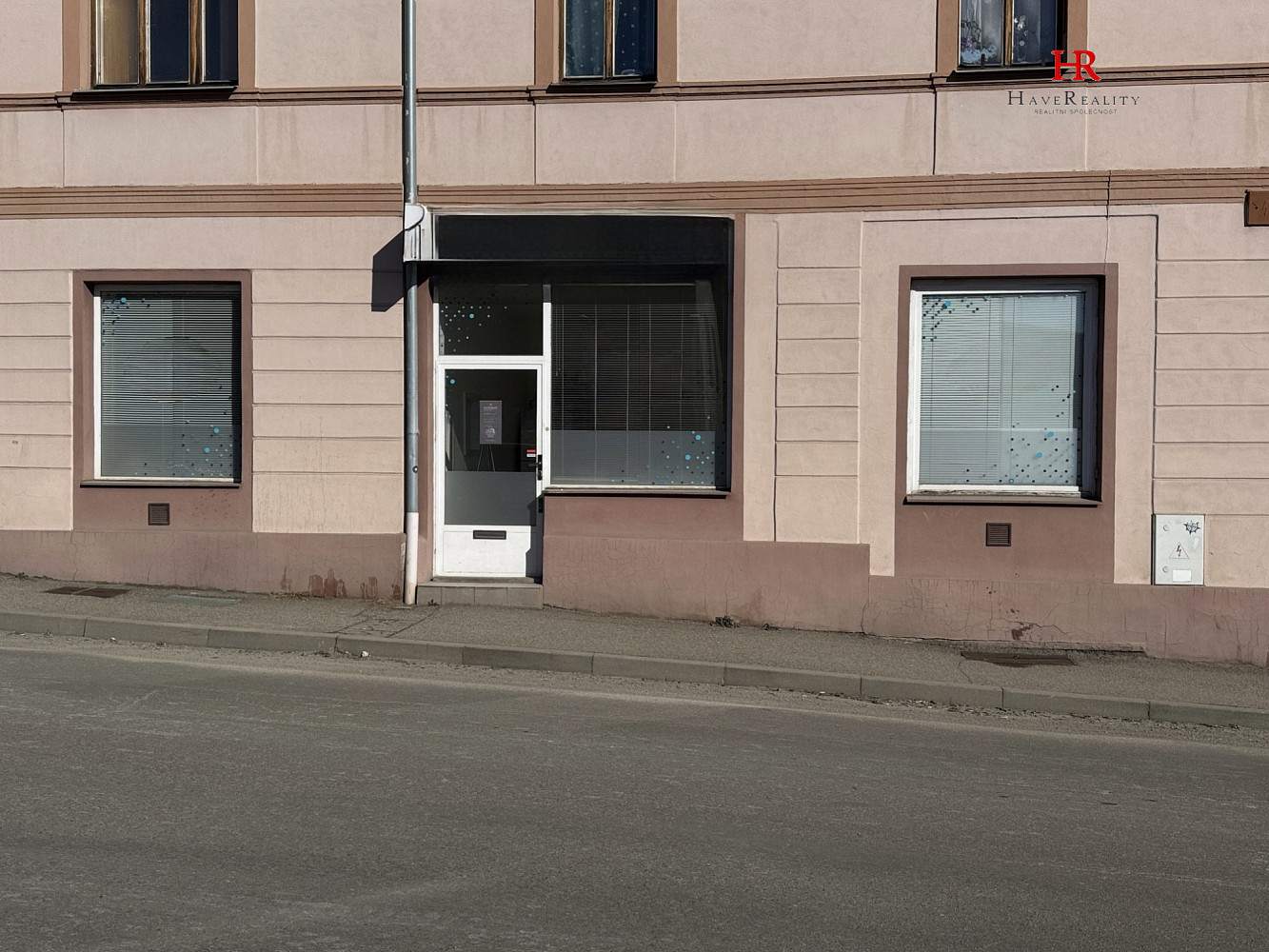 Pronájem obchodních prostor 80 m² – fotografie 2