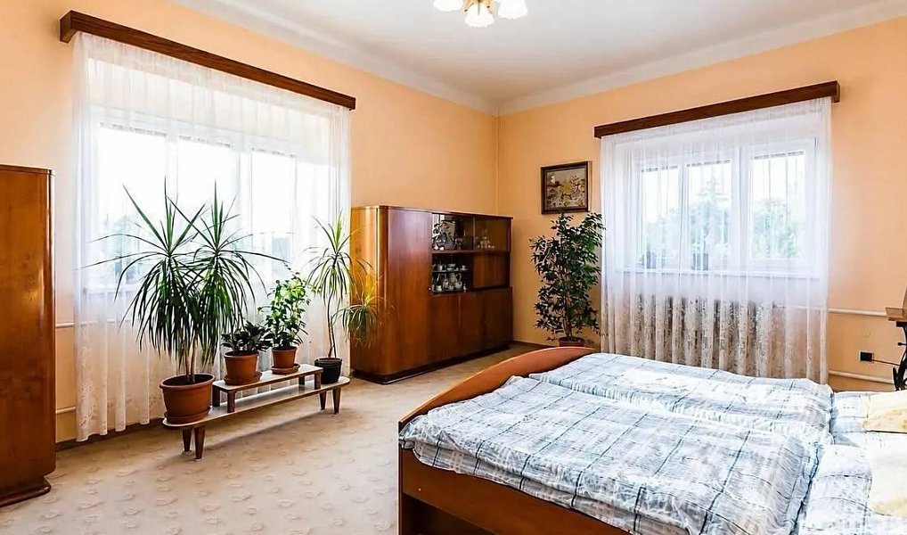 Pronájem domu 1 300 m² s pozemkem 1 022 m², Praha – náhled fotky 4