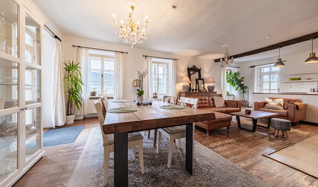Prodej domu 190 m² s pozemkem 1 831 m², Kolinec – náhled fotky 2