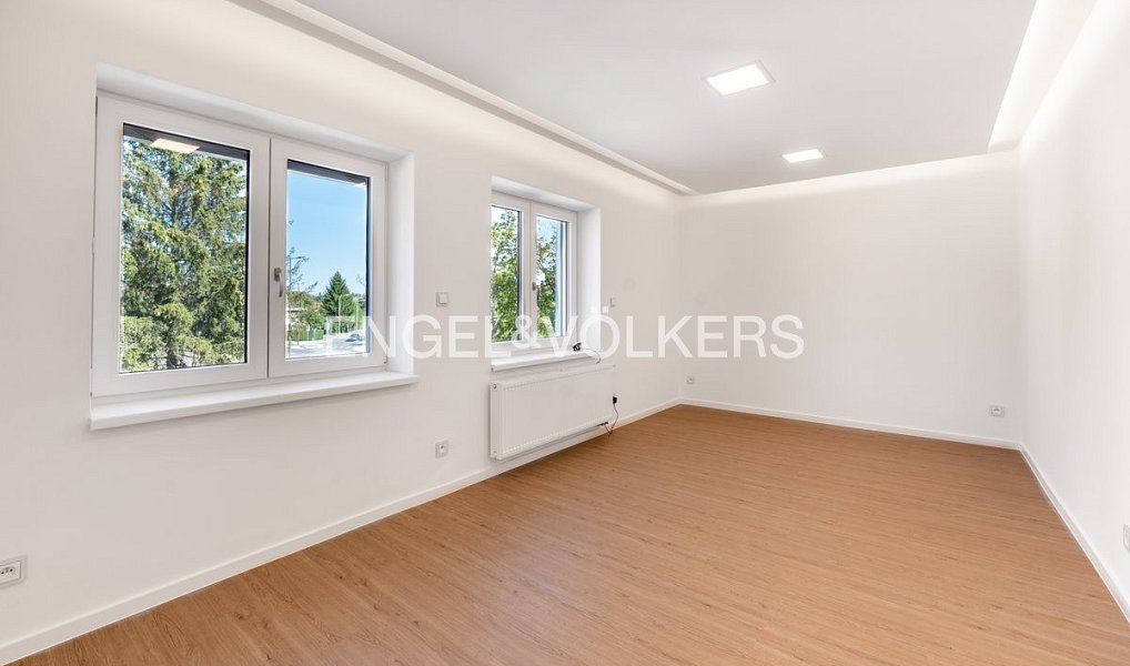Pronájem kanceláře 200 m², Praha – náhled fotky 2