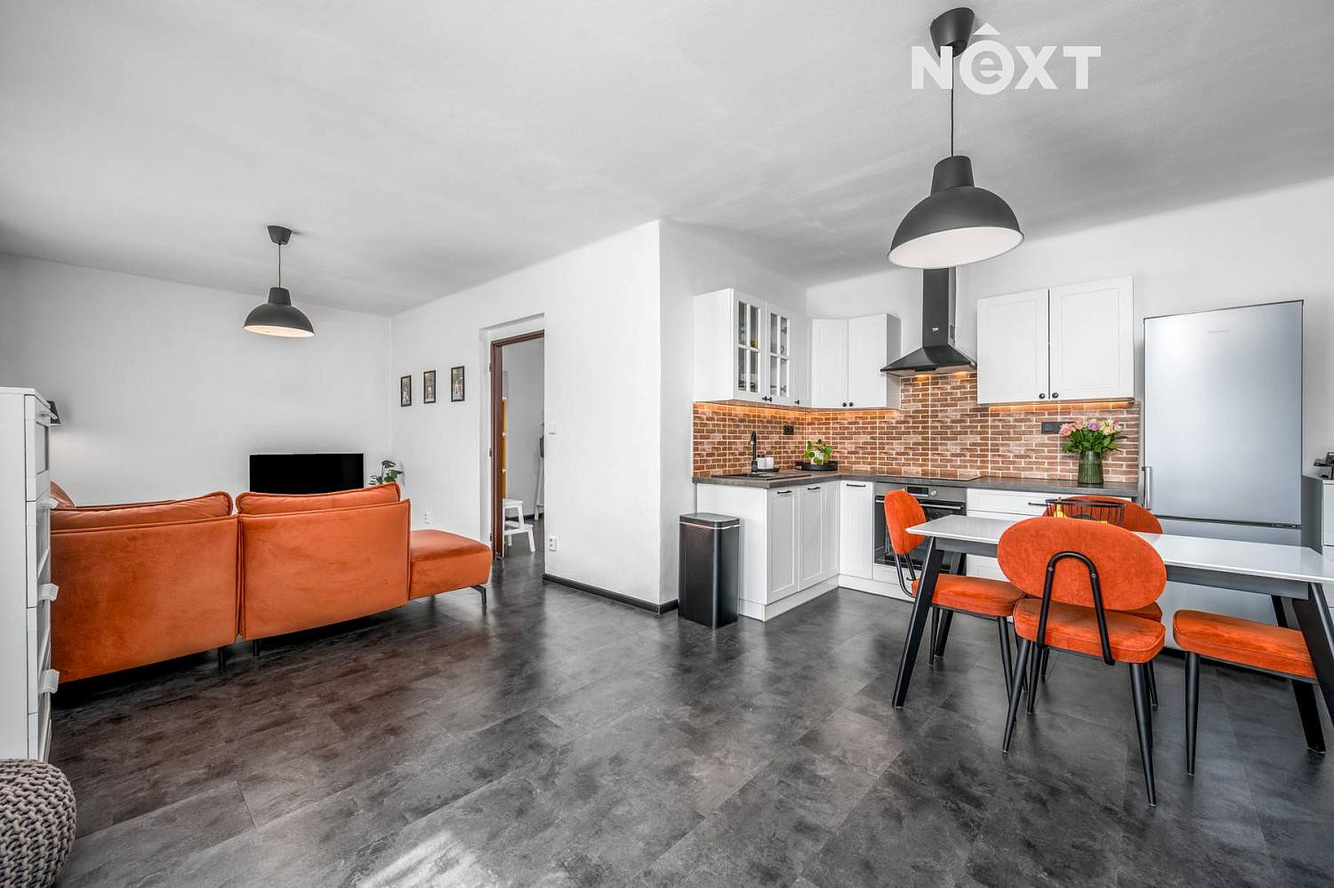 Prodej domu 250 m² s pozemkem 611 m² – fotografie 2