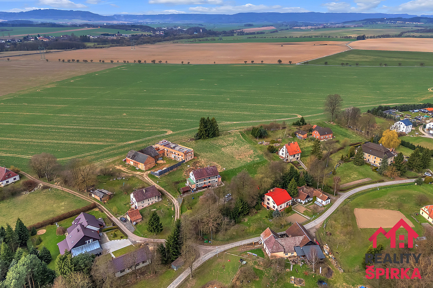 Prodej stavebního pozemku 1 692 m² – fotografie 3