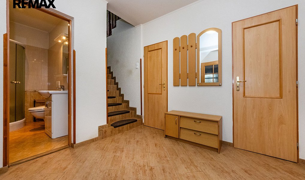 Prodej domu 309 m² s pozemkem 854 m², Kněževes – náhled fotky 11