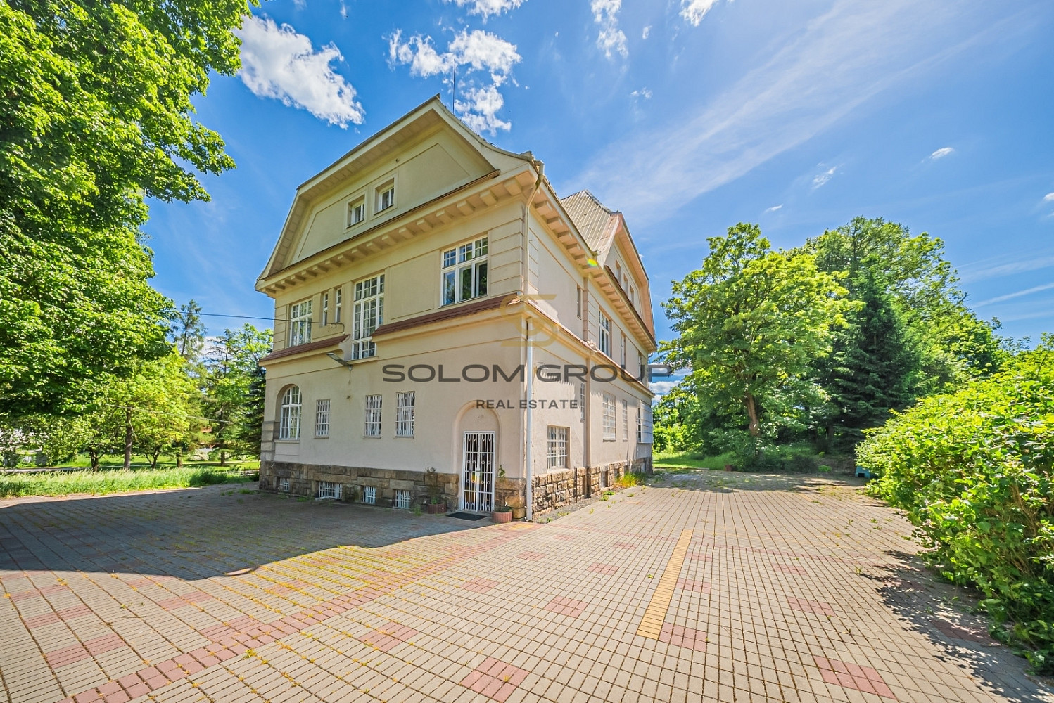 Pronájem ubytovacího objektu 1 105 m²