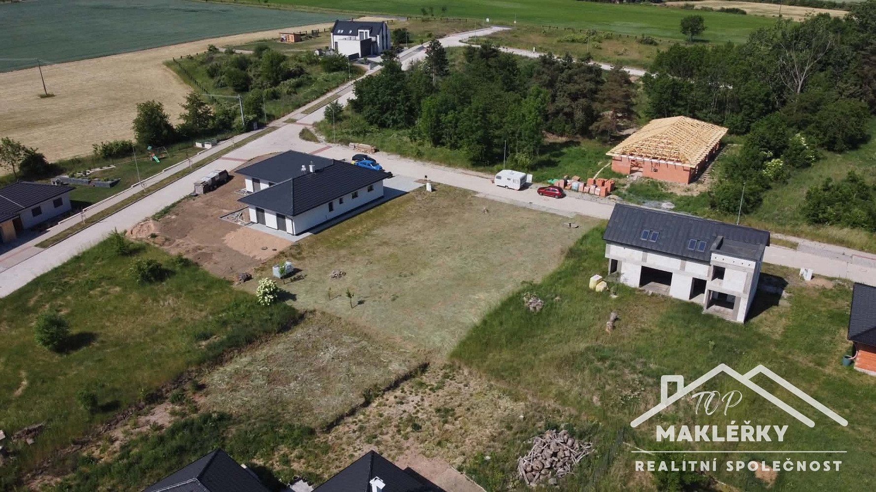 Prodej stavebního pozemku 898 m² – fotografie 2