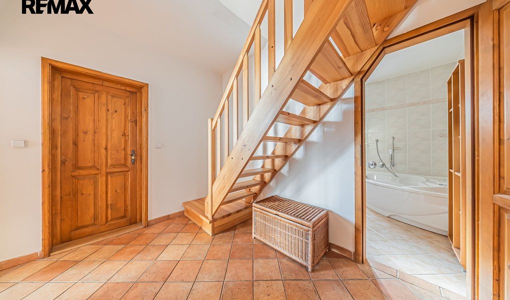 Prodej domu 271 m² s pozemkem 3 206 m², Hrachoviště – náhled fotky 18