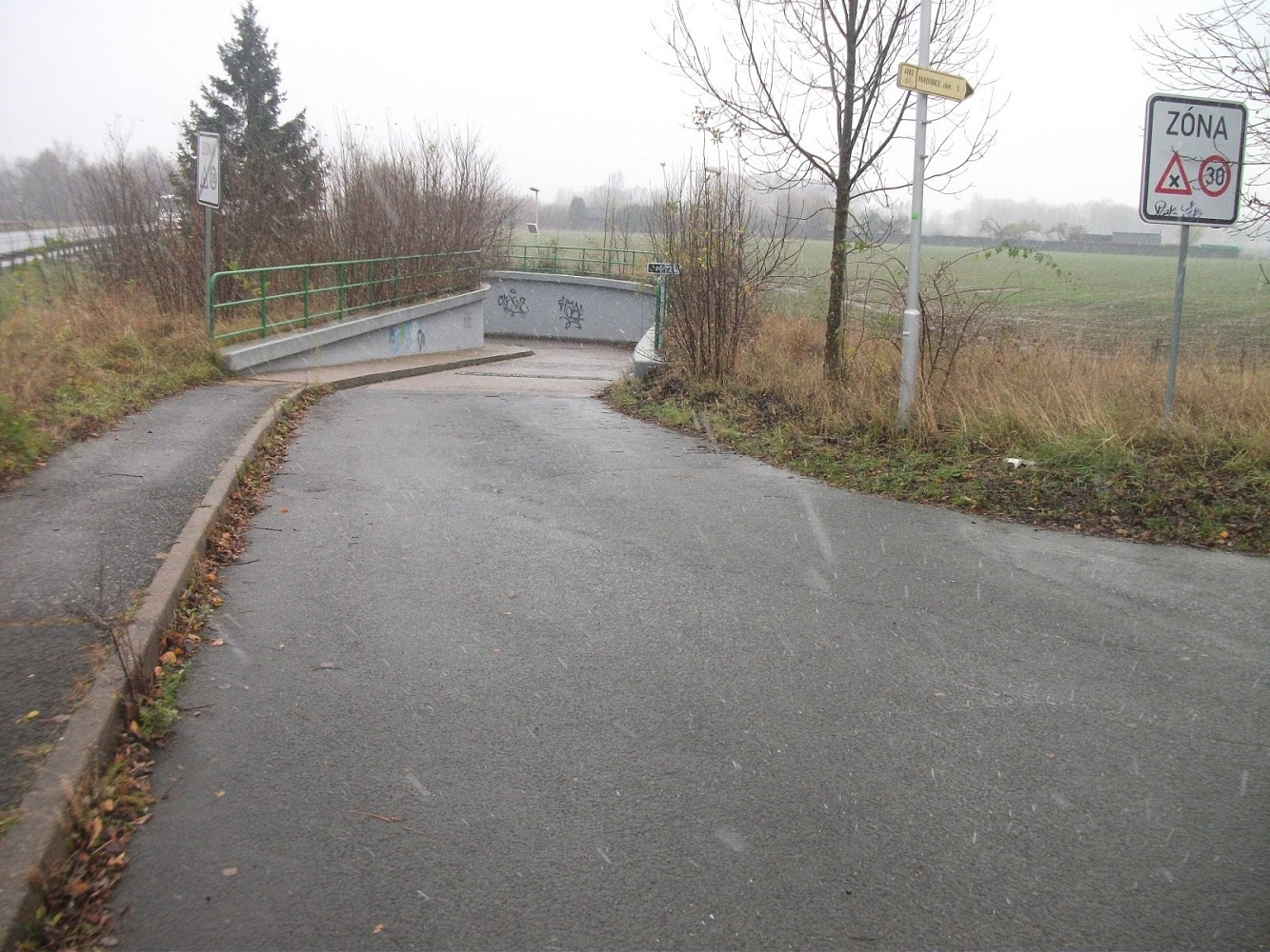 Pronájem zděné řadové garáže jesničánky, elektřina, ul. k dolíčku — photo 5
