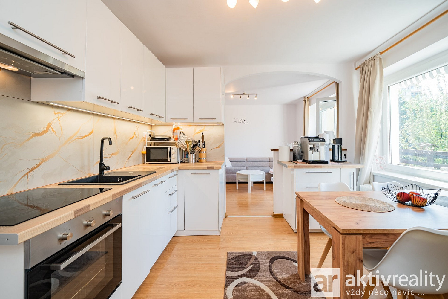 Prodej domu 260 m² s pozemkem 752 m² – fotografie 2