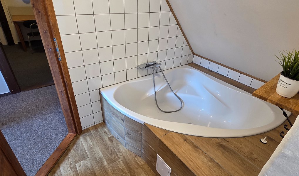 Prodej chalupy 141 m² s pozemkem 342 m², Liblín – náhled fotky 27