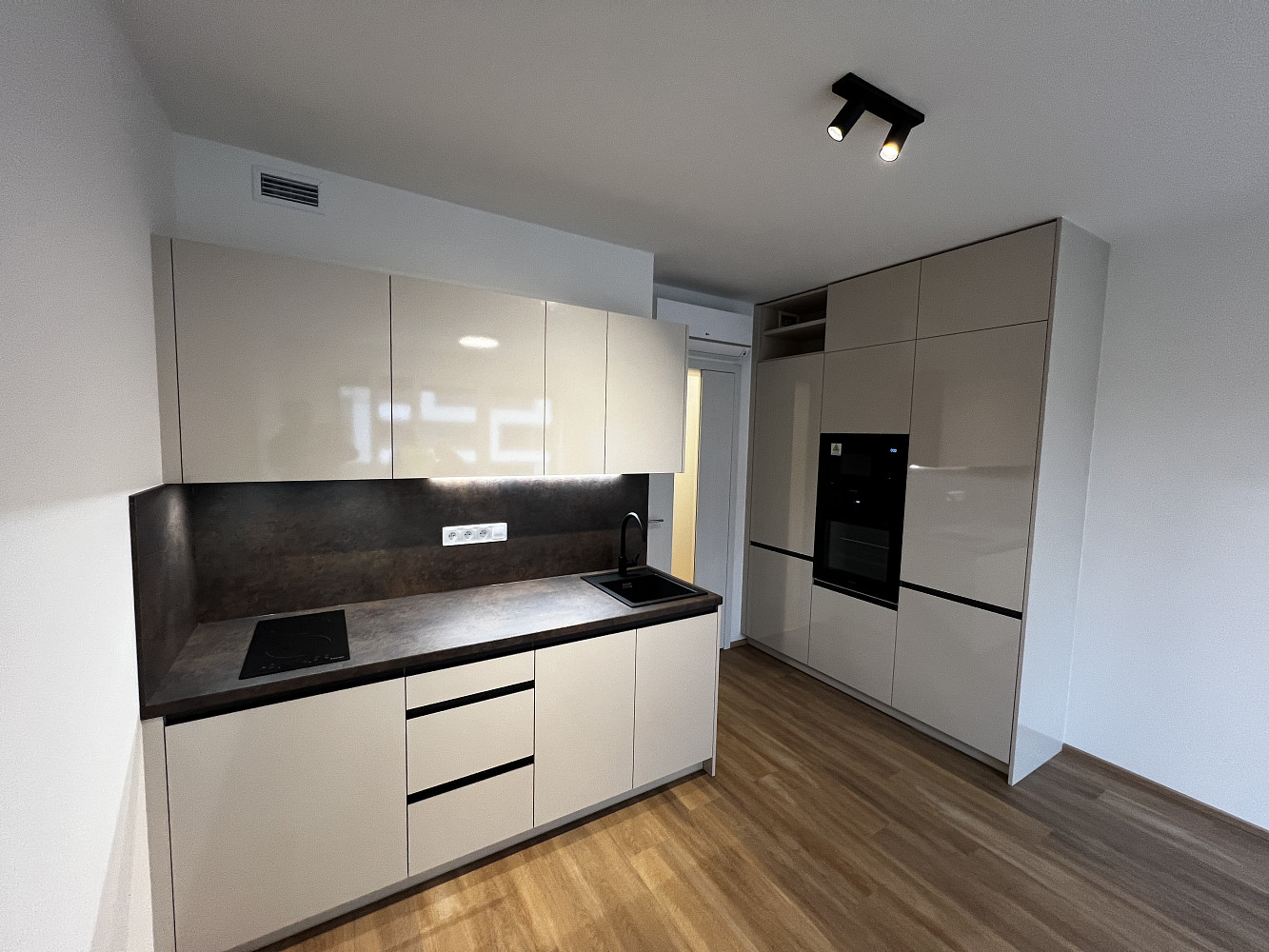 Pronájem bytu 1+kk 32 m²