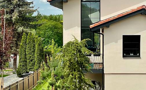 Pronájem domu 357 m² s pozemkem 930 m², U Hřiště, Středokluky, okres Praha-západ