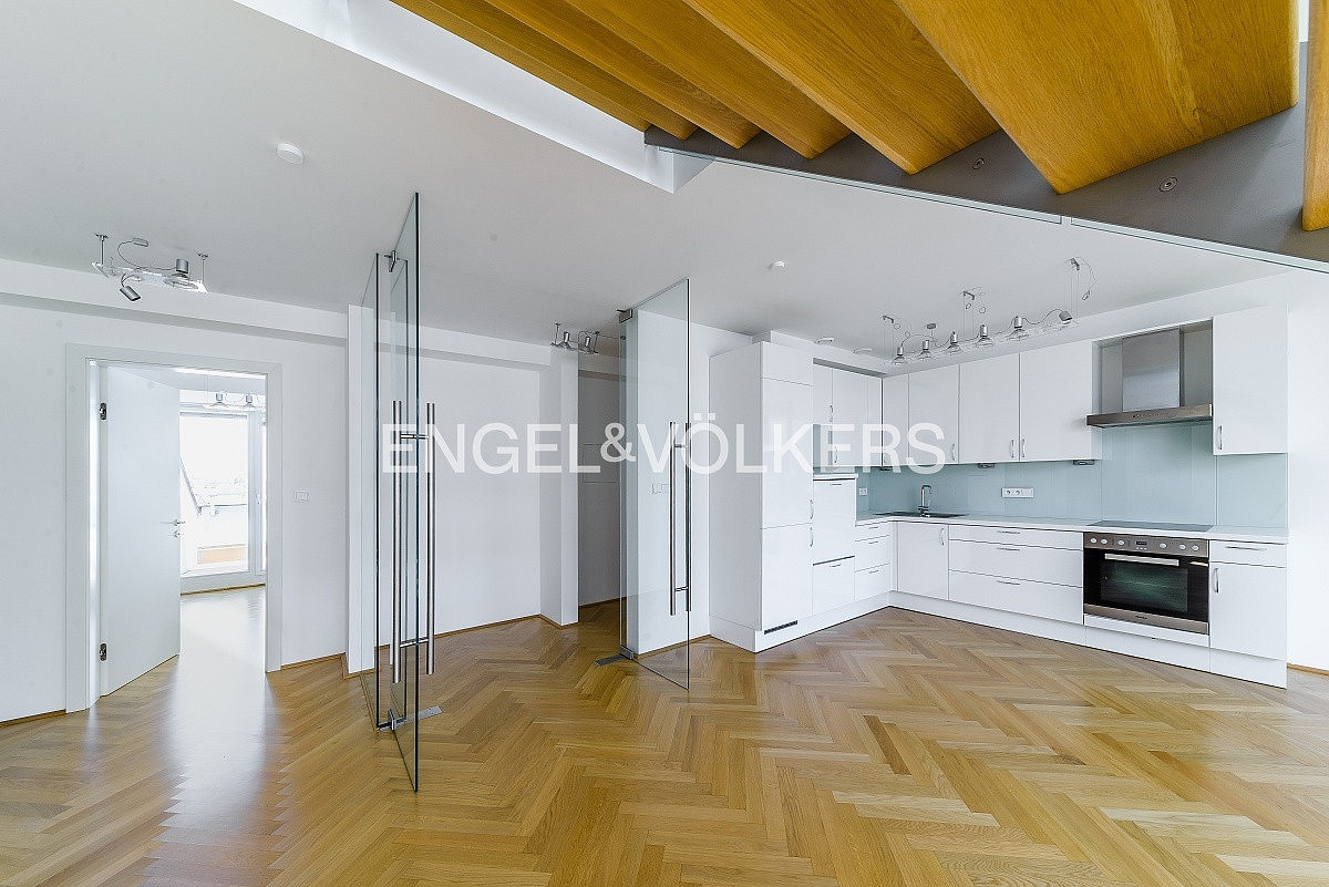 Pronájem bytu 4+kk 168 m² – fotografie 2