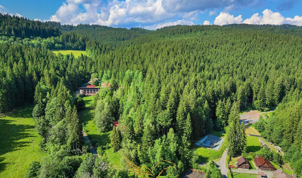 Prodej ubytovacího objektu 4 400 m², Velké Karlovice – náhled fotky 14