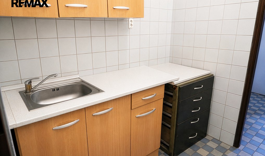 Pronájem obchodních prostor 866 m², Hradec Králové – náhled fotky 9