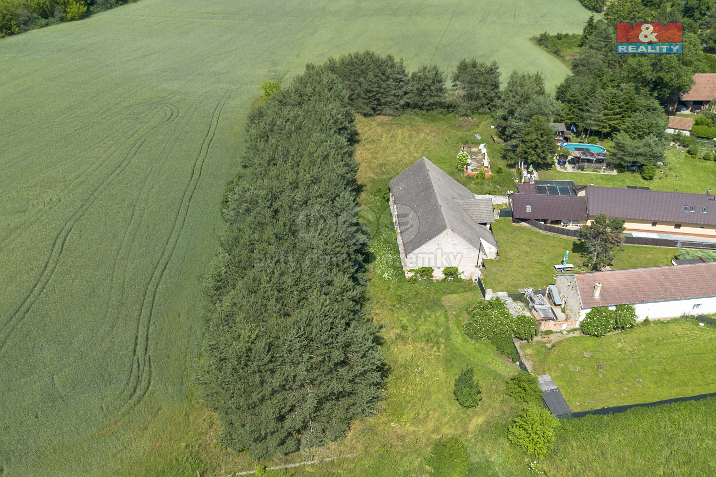 Prodej pole 1 983 m²