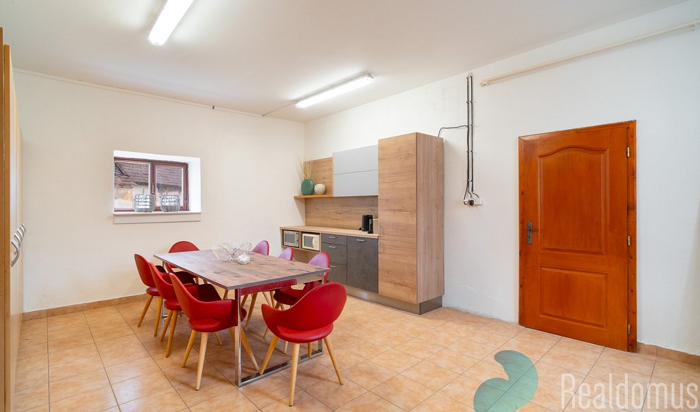 Prodej výrobních prostor 1 075 m², Babice – náhled fotky 9