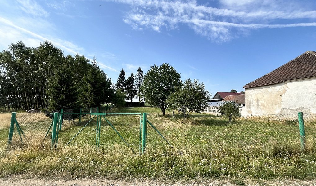 Prostorný venkovský statek v Holešicích u Dačic ideální pro bydlení, hospodaření i podnikání — foto 3