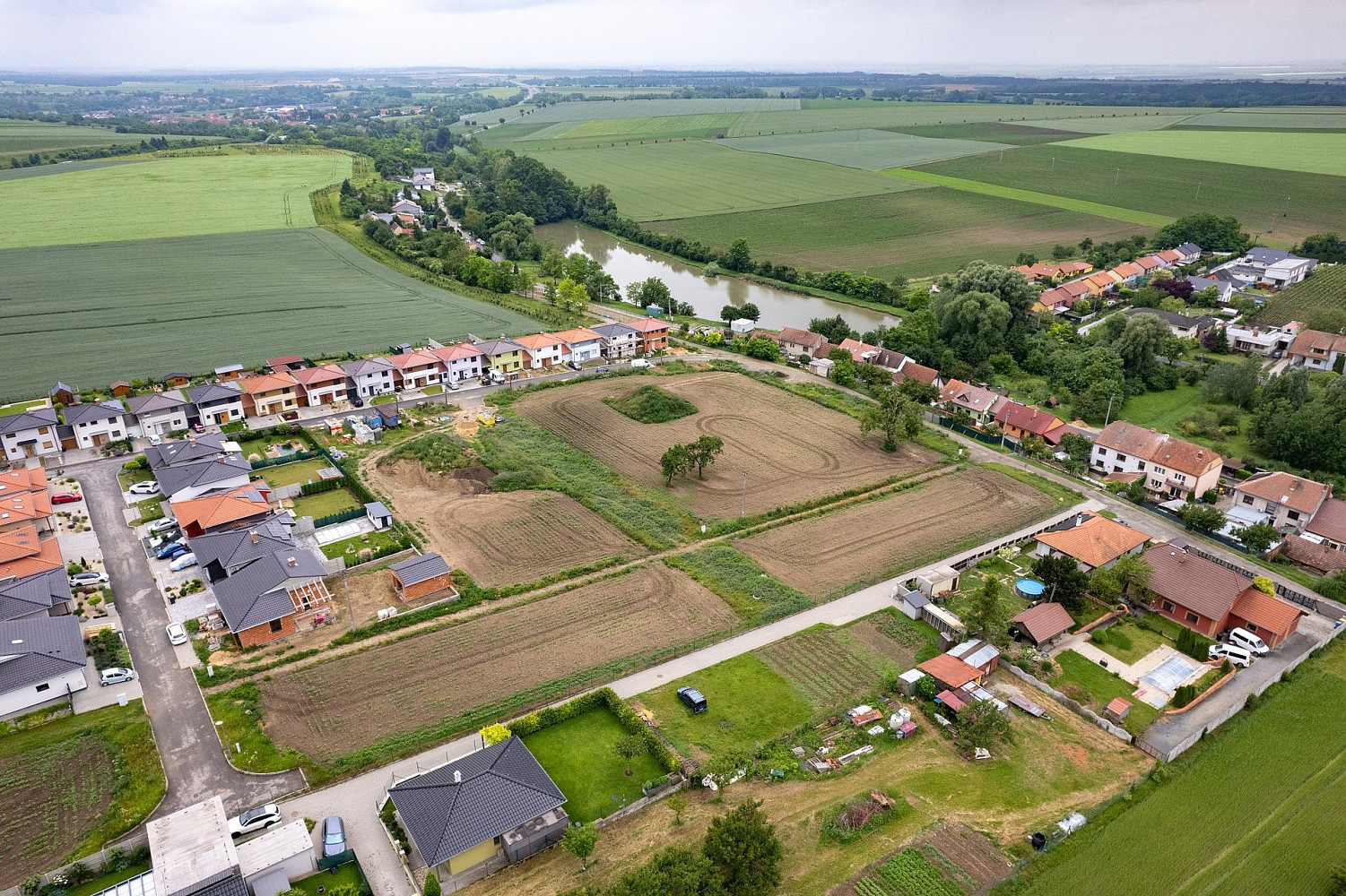 Prodej stavebního pozemku 693 m² – fotografie 2