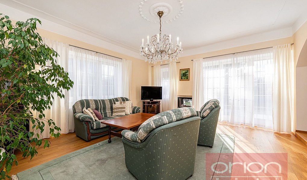 Pronájem domu 253 m² s pozemkem 900 m², Praha – náhled fotky 3
