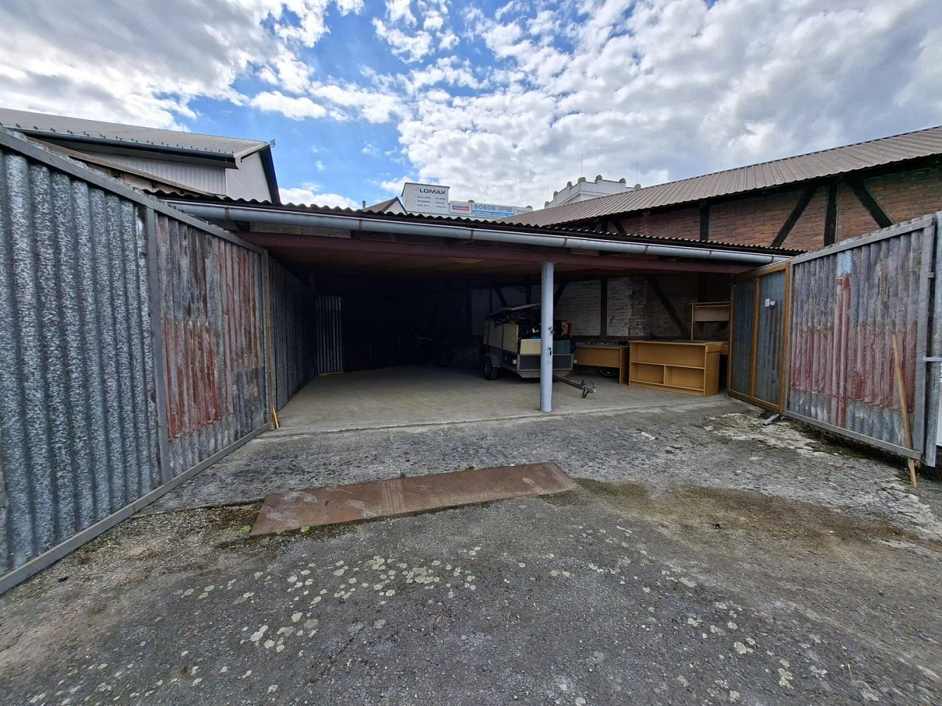 Pronájem garáže/ skladového prostoru 50 m2 v sušici — photo 2