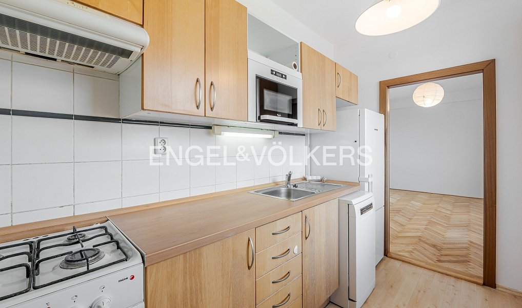 Pronájem bytu 3+1 78 m², Praha – náhled fotky 2
